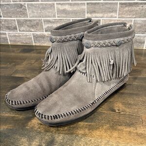 Minnetonka Gray Suede Boho Fringe Ankle Boots Size 8